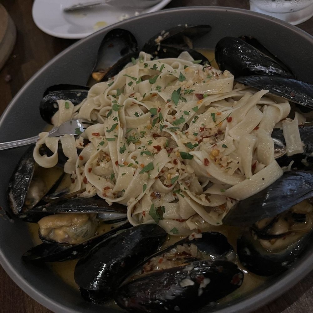 ECCO on Overton Park - Linguini Alle Cozze - Modern European Near Me - Memphis, Tennessee ECCO on Overton Park - Linguini Alle Cozze - Modern European Near Me - Memphis, Tennessee