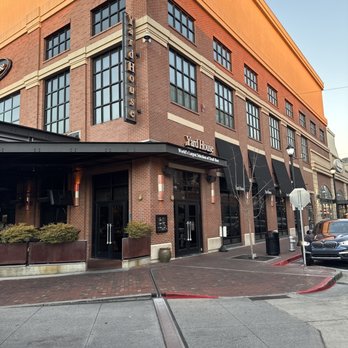 Yard House - New American Near Me - Atlanta, Georgia