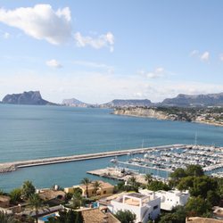 Playa de Moraira - Puerto de Moraira y Vista al Peñon de Ifach