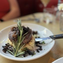SqWires Restaurant & Annex - Beef tenderloin