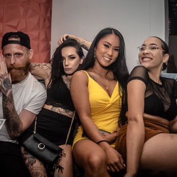 VICE Lounge + Mojito Bar - a group of people sitting on a couch - Bars Near Me - Savannah, Georgia VICE Lounge + Mojito Bar - a group of people sitting on a couch - Bars Near Me - Savannah, Georgia