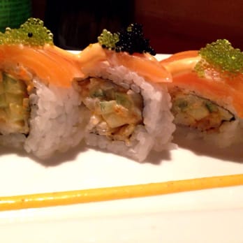 Umi Sake House - Hottie Roll - Sushi Bars Near Me - Seattle, Washington