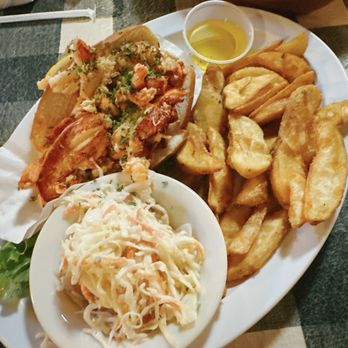 7 Seas Restaurant and Pub - Lobster roll - Seafood Near Me - Milford, Connecticut