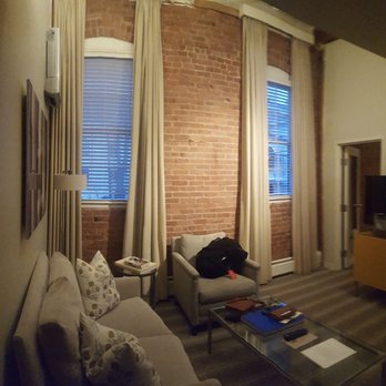 Mill Street Inn - Love the brick walls... very cool. - Hotels Near Me - Newport, Rhode Island