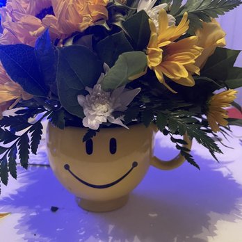 Arrowhead Flowers - Smile pot - Florists Near Me - Glendale, Arizona