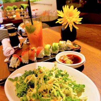 The Honor Bar - Emerald Kale salad, Rainbow Roll, Mango Iced tea, outdoor shaded patio seating - New American Near Me - Del Mar, California The Honor Bar - Emerald Kale salad, Rainbow Roll, Mango Iced tea, outdoor shaded patio seating - New American Near Me - Del Mar, California