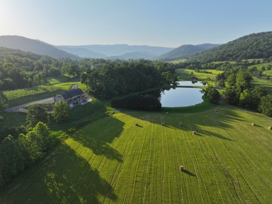 Quièvremont Vineyard & Winery by null