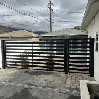 FHS Construction - Iron gate with horizontal slats powder coated in black - General Contractors Near Me - Burbank, California