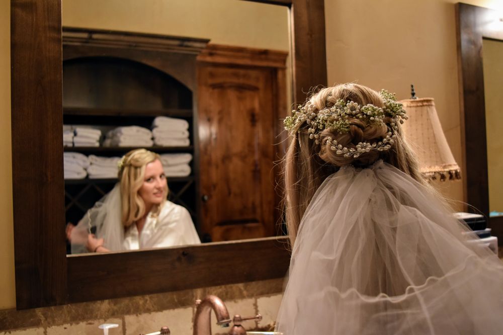 Wedding hair & makeup by Sarah Kunzler Logo