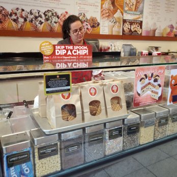 Cold Stone Creamery - Scooping up my order - Ice Cream & Frozen Yogurt Near Me - Kissimmee, Florida Cold Stone Creamery - Scooping up my order - Ice Cream & Frozen Yogurt Near Me - Kissimmee, Florida