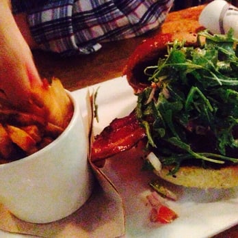 Eureka! - Fig burger - American Near Me - Fresno, California