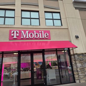 T-Mobile - The simple, yet beautiful storefront of this business. - Mobile Phones Near Me - Roanoke, Virginia