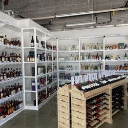 Lando's Liquors & Libations