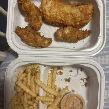 Raising Cane's Chicken Fingers - The 3 Finger Combo - Fast Food Near Me - Visalia, California Raising Cane's Chicken Fingers - The 3 Finger Combo - Fast Food Near Me - Visalia, California