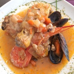 Tapera - Muslitos de pollo con gamba, mejillones y chipirones