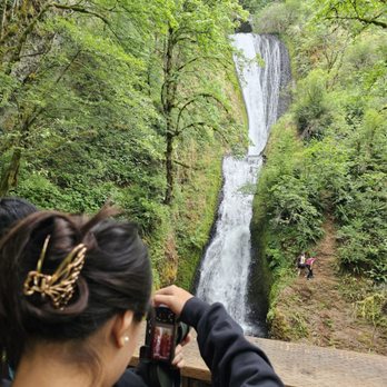 Bridal Veil Falls - Stalker in action! - Hiking Near Me - Corbett, Oregon