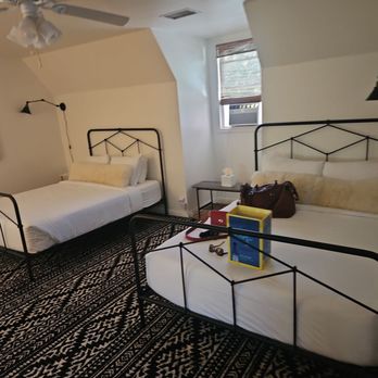 Wimberley Inn + Bar - Hotels Near Me - Wimberley, Texas