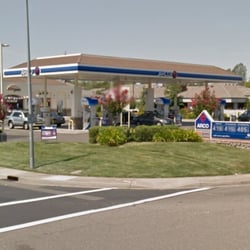 ampm - Photo Courtesy of Google Street View (old image ... ain't paying $4 gallon no mo)