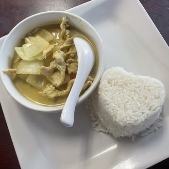 Thai Diamond BBQ - Chicken in Yellow Curry - Thai Near Me - Glendora, California