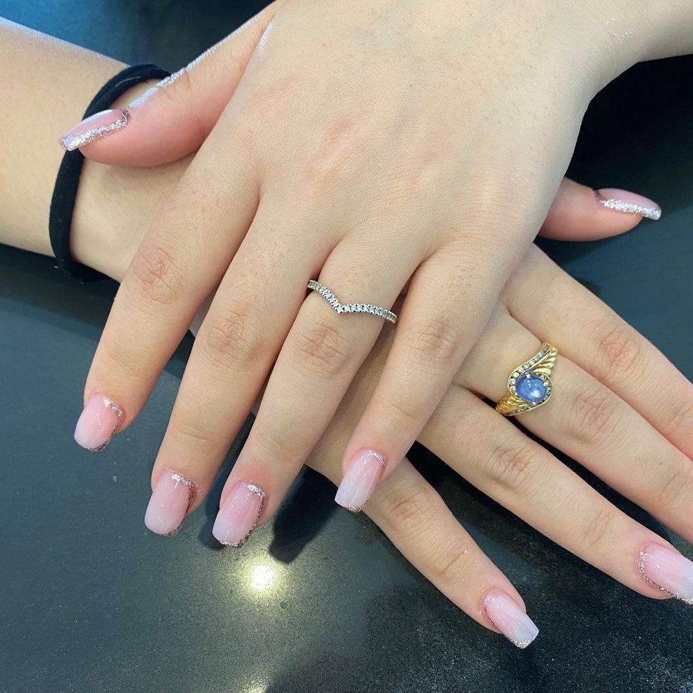 Free hand UV gel with Glitter Free hand UV gel with Glitter