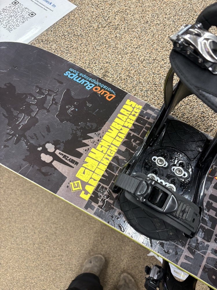 Trailhead Ski & Bike Shop Logo