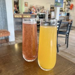 Chile mango and cranberry mimosas with glitter! Chile mango and cranberry mimosas with glitter!