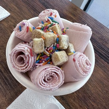 The Rolling House - Strawberry cheesecake ice cream - Ice Cream & Frozen Yogurt Near Me - San Pablo, California