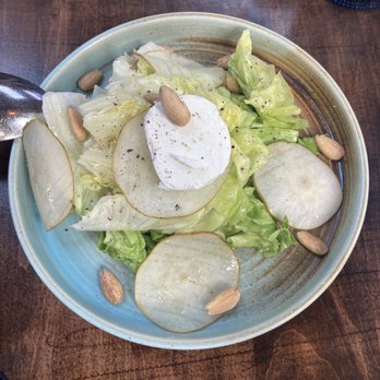 Fattoria E Mare - Butter lettuce salad with pear slices and goat cheese. - Italian Near Me - Half Moon Bay, California
