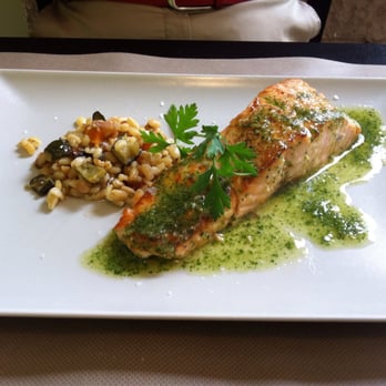 La Ajedrea Bistro - Salmón al pesto - Mediterranean Near Me - Manises, V