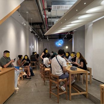 HeyTea TeaBar - Seating in the back, very full - Coffee & Tea Near Me - New York, New York