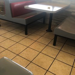 Pete's Burger - Floor and table dirty not clean