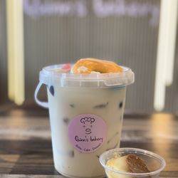 Quinn’s Bakery - Oolong Jasmine Full Topping Bucket Milk Tea