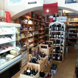 Castello Del Vino - Shop interior.