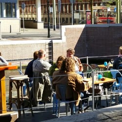 Café de Bieb - In de zon op de gracht.