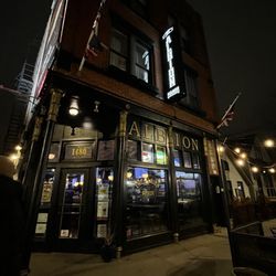 The Albion Manor - Outside