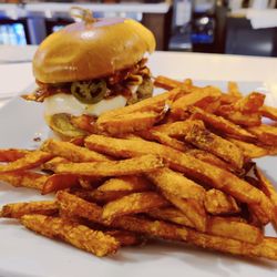 Oasiz Bar & Grill - Cheyenne red turkey burger & sweet potato fries