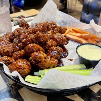 Rock & Brews - Boneless wings - American Near Me - Corning, California