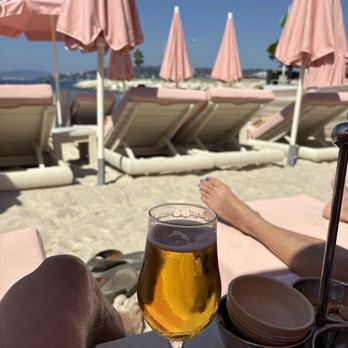Cap d'Antibes Beach Hotel - Beach view with chairs and umbrellas - Hotels Near Me - Antibes, 06