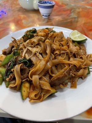 Ling's Asian Cuisine by null