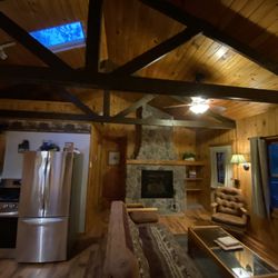 Timber Bay Lodge & Houseboats - Sparkling clean, cozy interior - Cabin #9