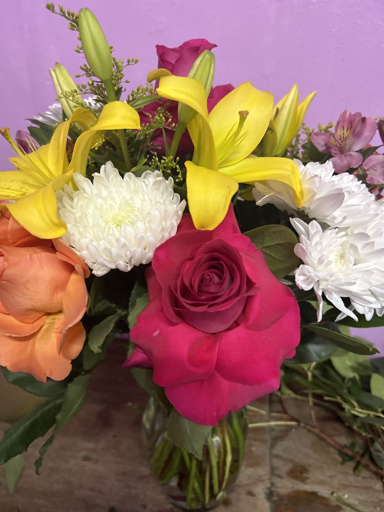 SAYLA FLOWERS Updated September 2024 5412 W Pico Blvd, Los Angeles