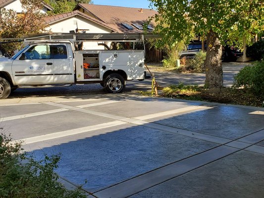 Concrete Projects - Installation of different types of cement installation. pool decks,, stamp concrete, colored, salt finish, exposed aggregate, broom finish, driveways, patios, sidewalks, concrete retaining wall and much more