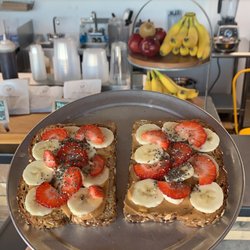 Berry Greens Juice Bar