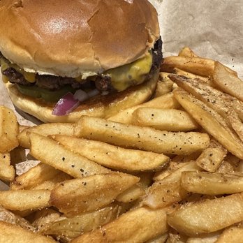 Chili's - Classic burger - Tex-Mex Near Me - Mililani, Hawaii
