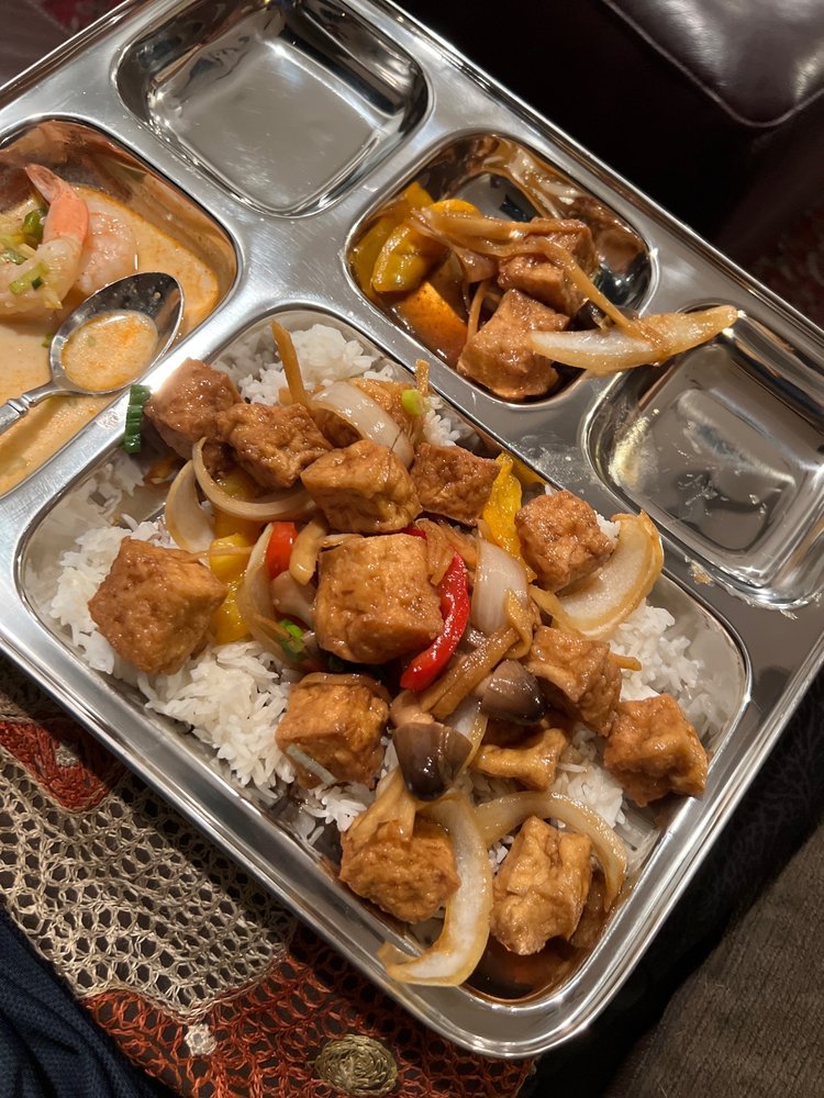 Aroi Fine Thai & Japanese Cuisine