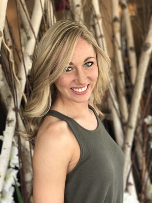 Októ Hair Lounge(We’re moving back to Gavali Salon) by null