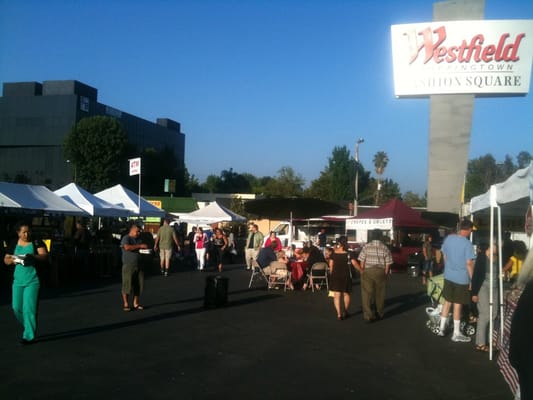 Sherman Oaks Farmers Market by null