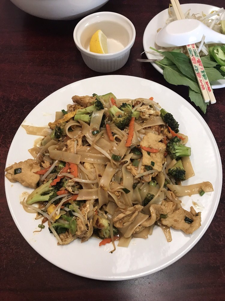 Plia S Kitchen 110 Photos 146 Reviews Thai 1300 S Webster Ave Green Bay Wi United States Restaurant Reviews Phone Number