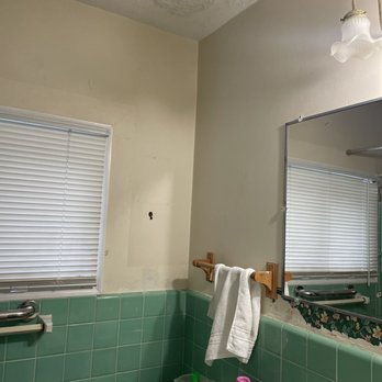 Quiles Quality Tub Refinishing - Before treatment - Refinishing Services Near Me Quiles Quality Tub Refinishing - Before treatment - Refinishing Services Near Me