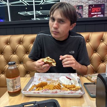 Main Bird Hot Chicken - My friend Alex - Chicken Shop Near Me - Katy, Texas